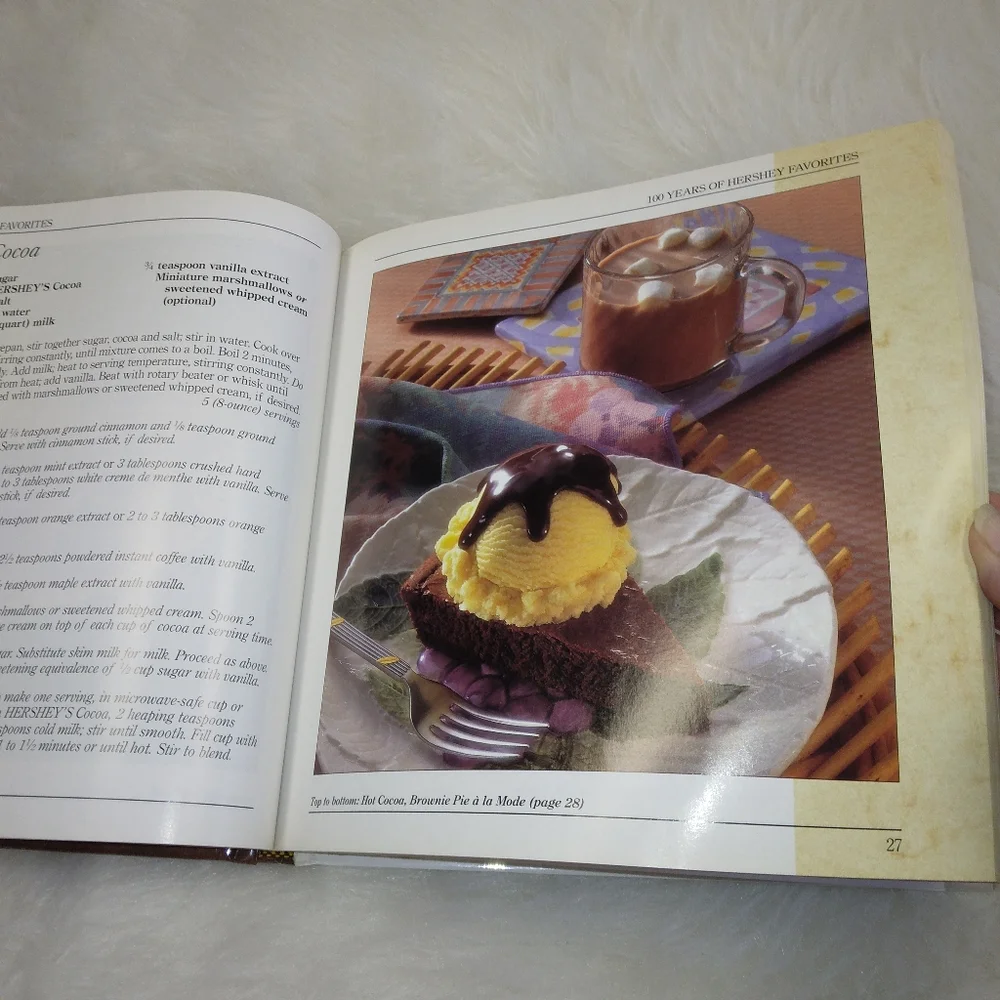 Hershey's 100th Anniversary Cookbook, 100 years of Hershey's favori…